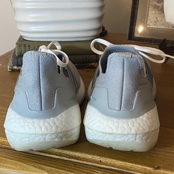 Adidas Primeblue Ultraboost Grey and White Sneakers - Size 8 - Picture 7 of 15